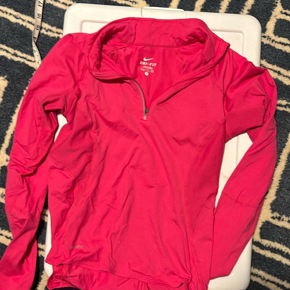 Nike < long sleeve 1/4 zip